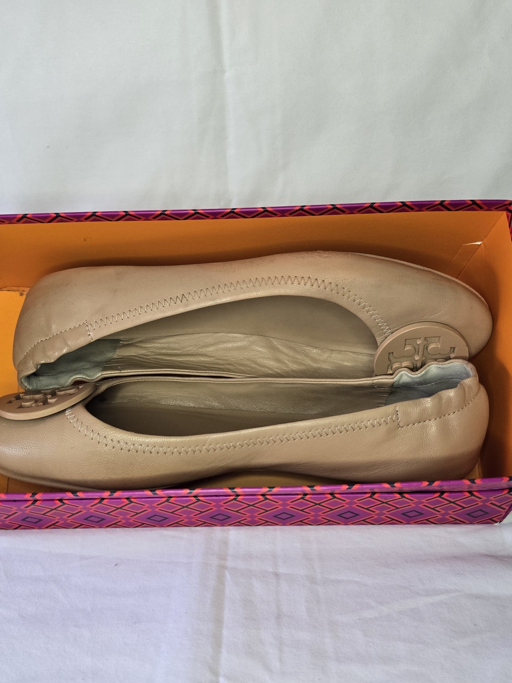 Tory Burch 8.5 Light Oak Logo Round-Toe Ballet Flats - Picture 10 of 10